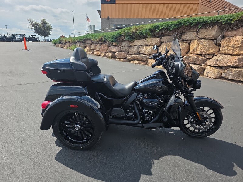 FLHTCUTG 2025 Tri Glide® Ultra