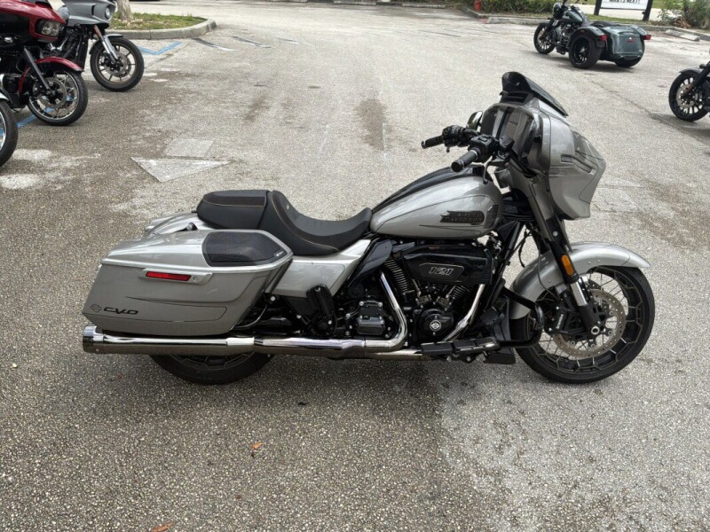 FLHXSE 2023 CVO™ Street Glide®