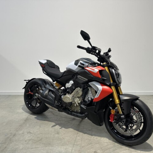 Ducati Diavel V4RS, Brand New and Unregistered, 0 miles, RS Livery thumb 3