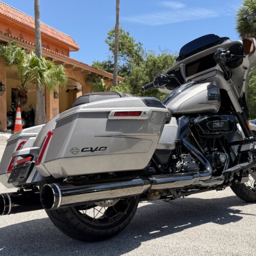 FLHXSE 2023 CVO™ Street Glide® thumb 2