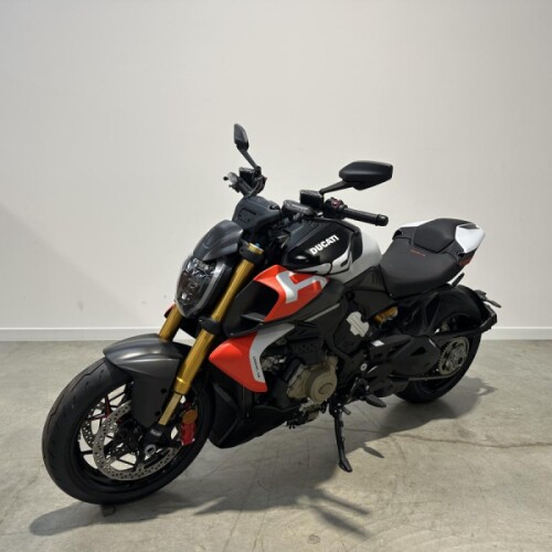 Ducati Diavel V4RS, Brand New and Unregistered, 0 miles, RS Livery thumb 2