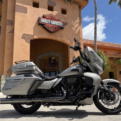 FLHXSE 2023 CVO™ Street Glide® thumb 3