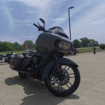 2022 Harley-Davidson® CVO™ Street Glide® Hightail Yellow Pearl thumb 3