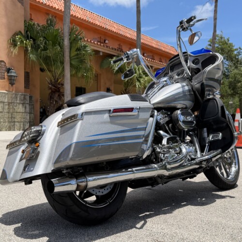 Harley-Davidson® CVO™ Road Glide® Ultra 2016 thumb 2