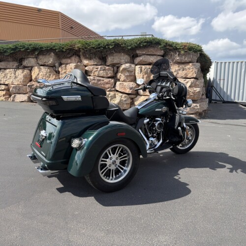 FLHTCUTG 2024 Tri Glide™ Ultra thumb 3