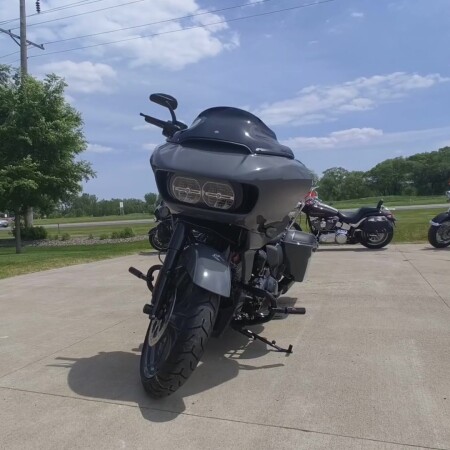 2022 Harley-Davidson® CVO™ Street Glide® Hightail Yellow Pearl thumb 2