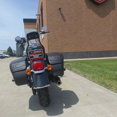 2020 Harley-Davidson® Heritage Classic 107 Vivid Black thumb 0