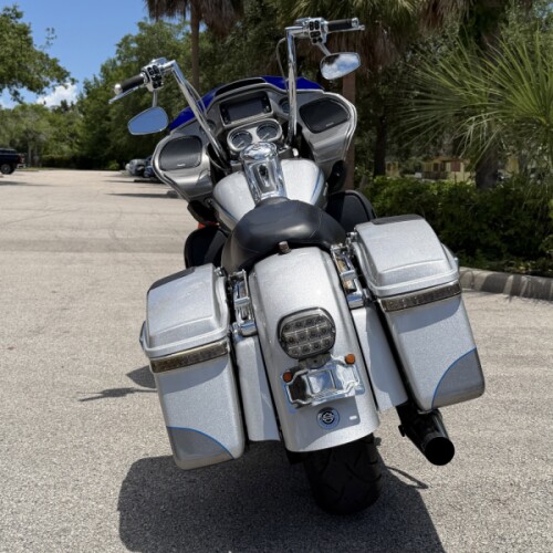 Harley-Davidson® CVO™ Road Glide® Ultra 2016 thumb 1