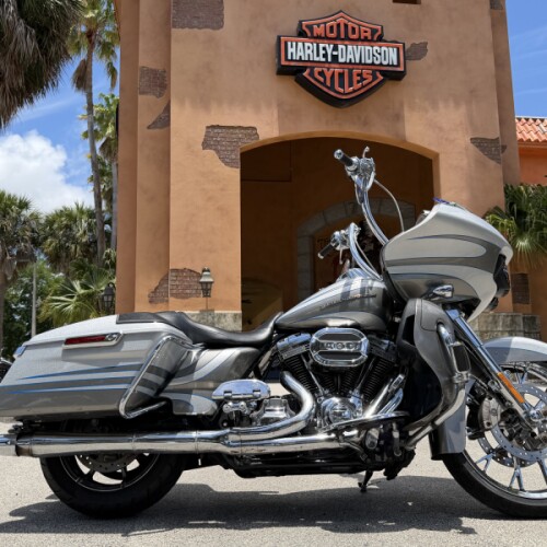 Harley-Davidson® CVO™ Road Glide® Ultra 2016 thumb 3