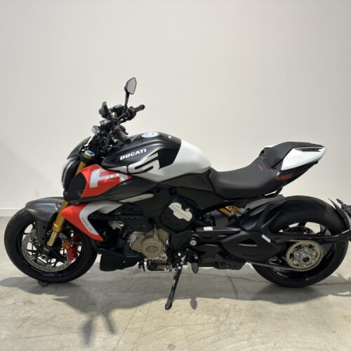 Ducati Diavel V4RS, Brand New and Unregistered, 0 miles, RS Livery thumb 1