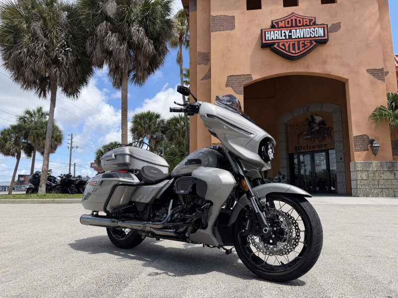 FLHXSE 2023 CVO™ Street Glide®