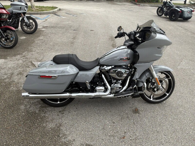 FLTRX 2025 Road Glide™