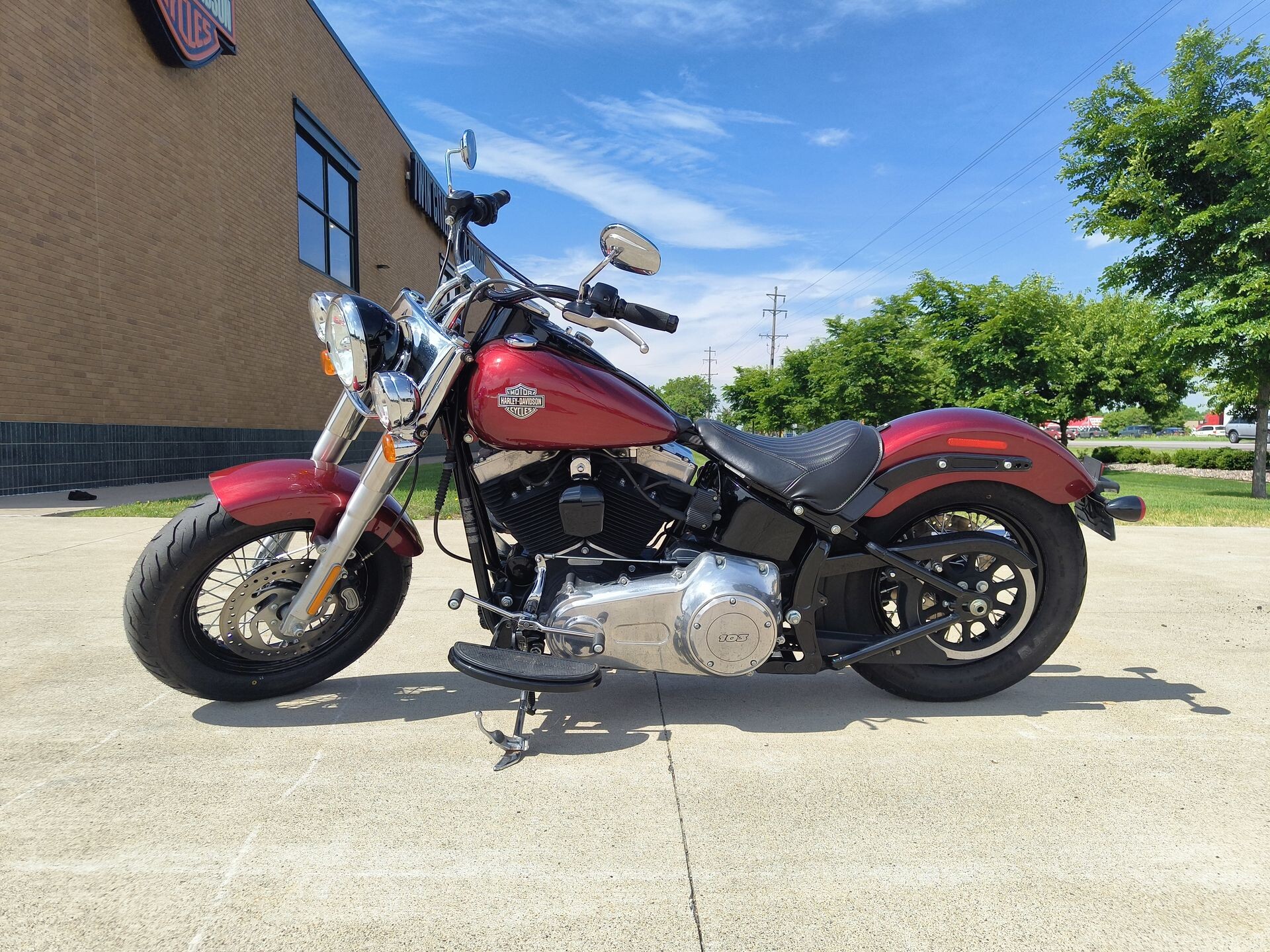 2016 Harley-Davidson® Softail Slim® Velocity Red Sunglo
