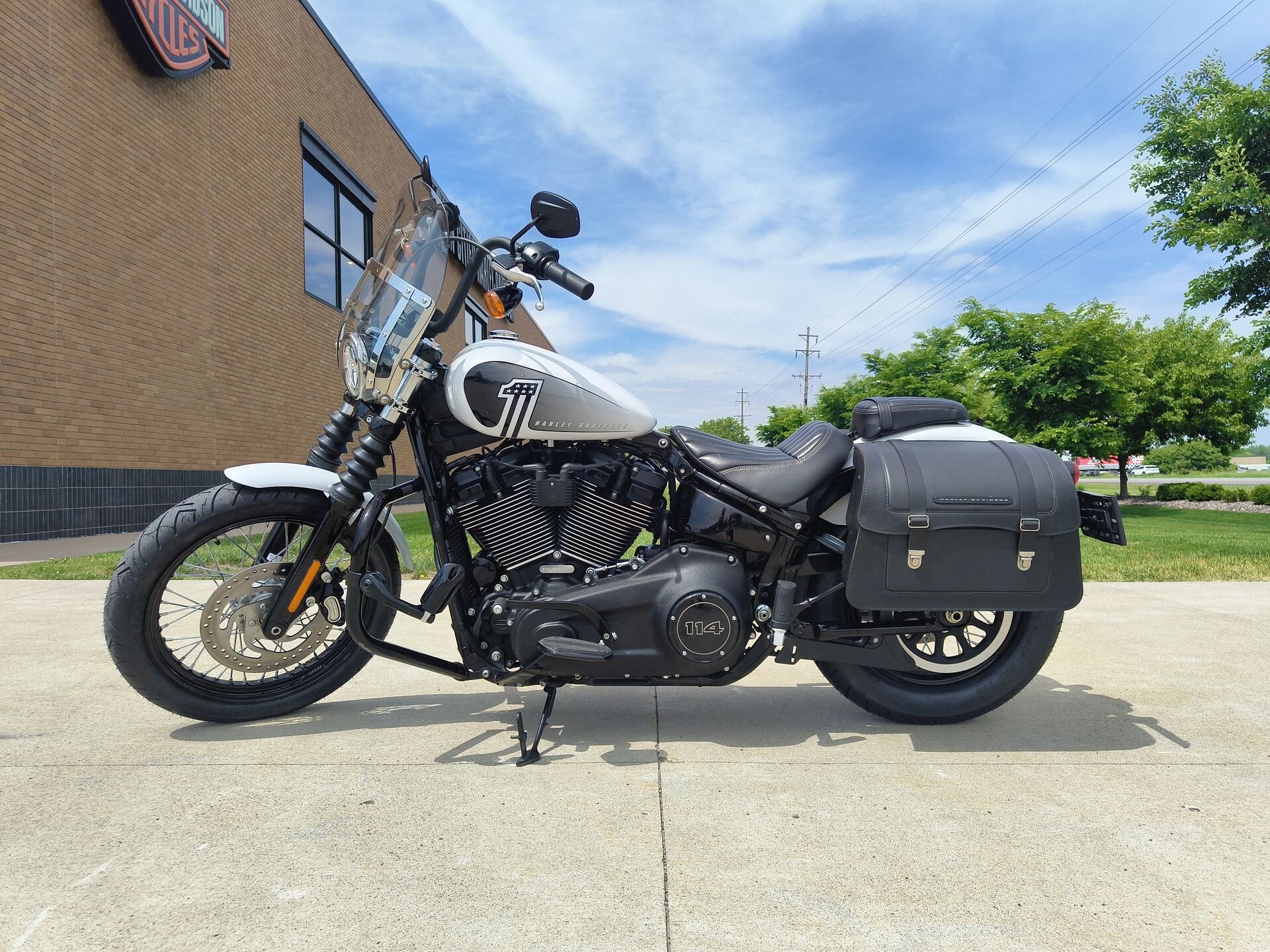 2021 Harley-Davidson® Street Bob® 114 Stone Washed White Pearl
