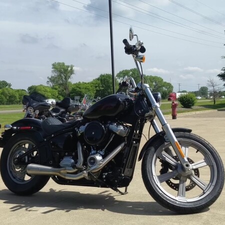 2023 Harley-Davidson® Softail® Standard Vivid Black thumb 3