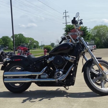 2024 Harley-Davidson® Softail® Standard Vivid Black thumb 2