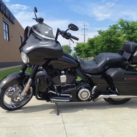 2015 Harley-Davidson® CVO™ Street Glide® Two-Tone Starfire Black/Gold Dust Flames thumb 3