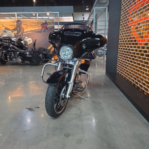 2022 Harley-Davidson® Street Glide® FLHX thumb 2