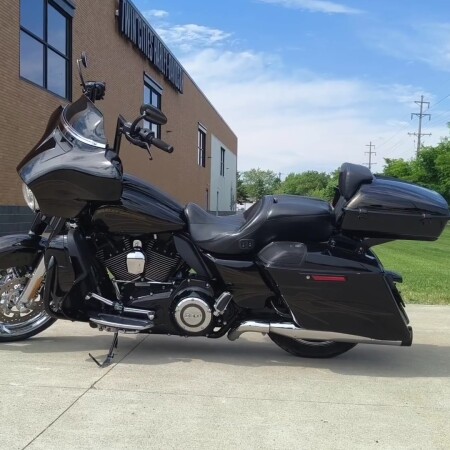 2015 Harley-Davidson® CVO™ Street Glide® Two-Tone Starfire Black/Gold Dust Flames thumb 2