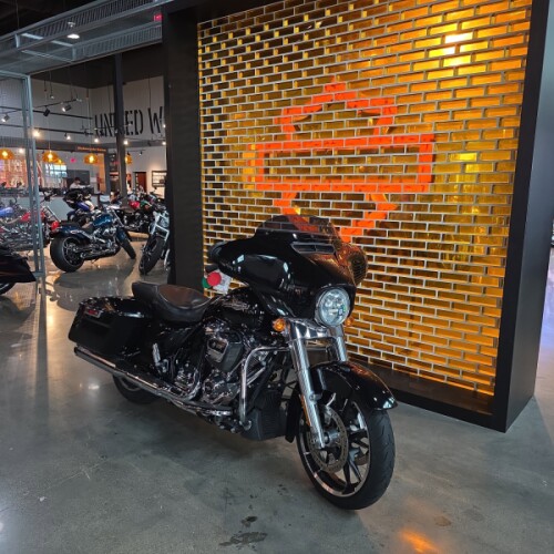 2022 Harley-Davidson® Street Glide® FLHX thumb 3
