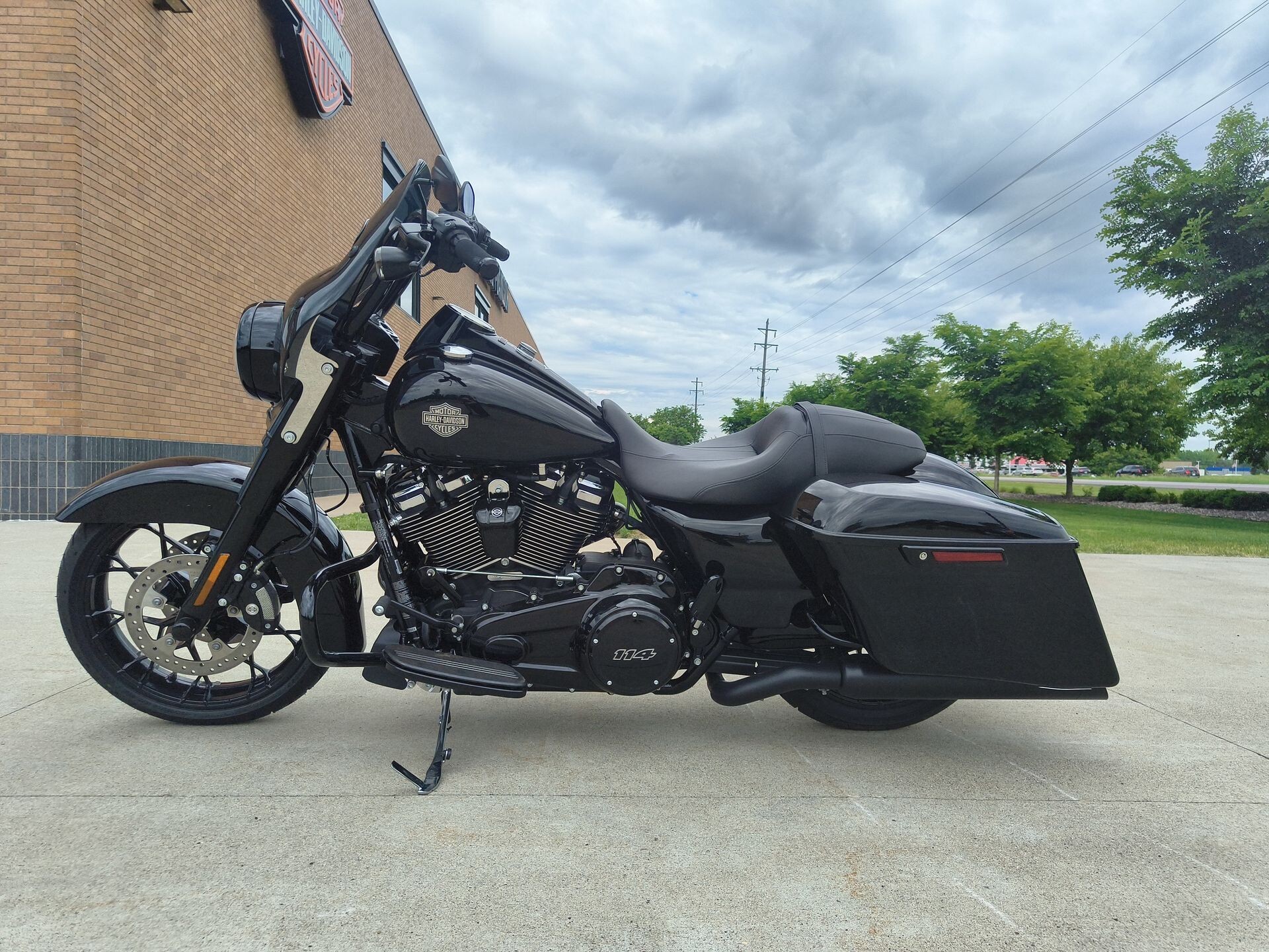 2025 Harley-Davidson® Road King® Special Vivid Black