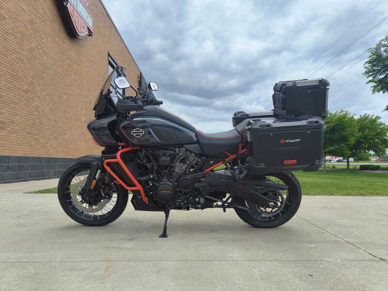 2025 Harley-Davidson® CVO™ Pan America® Carbon Blue