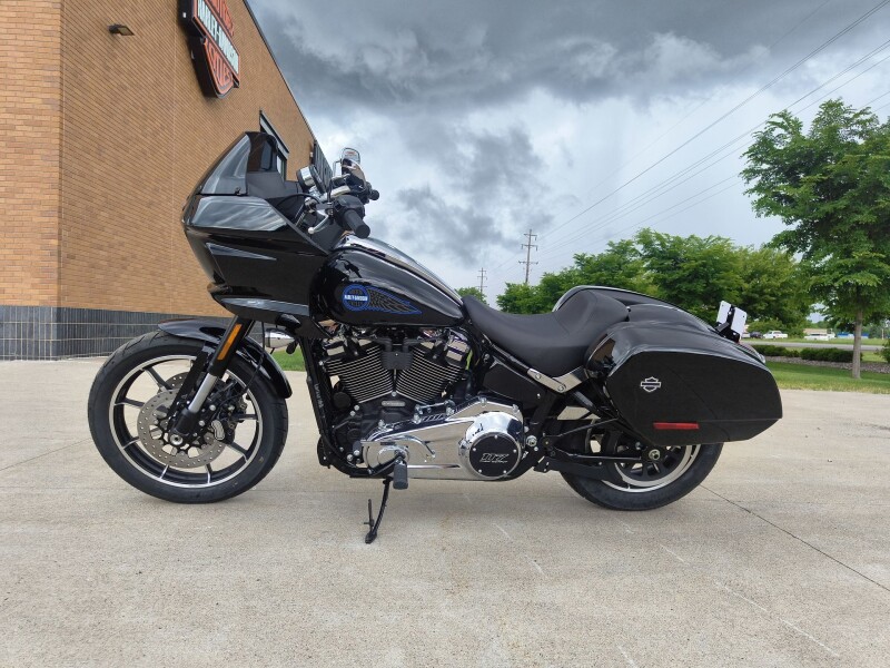 2026 Harley-Davidson® Low Rider® ST Vivid Black - Black