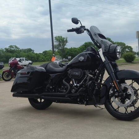 2025 Harley-Davidson® Road King® Special Vivid Black thumb 2
