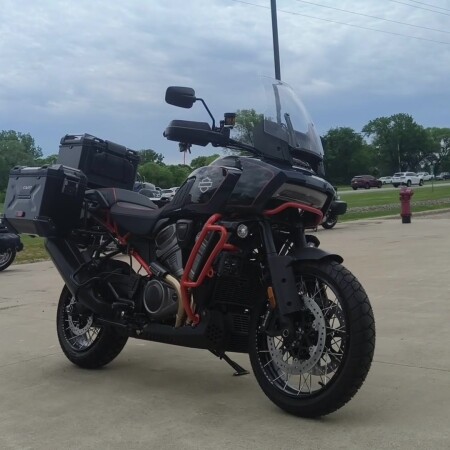 2025 Harley-Davidson® CVO™ Pan America® Carbon Blue thumb 1