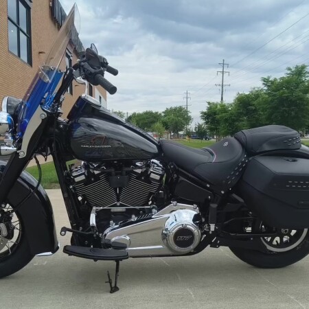 2026 Harley-Davidson® Heritage Classic Midnight Ember w/Laced Wheels thumb 0