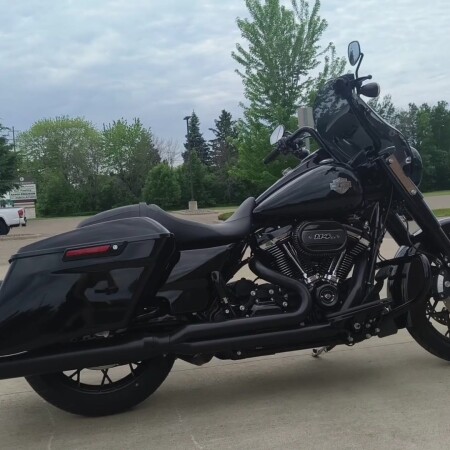 2025 Harley-Davidson® Road King® Special Vivid Black thumb 3