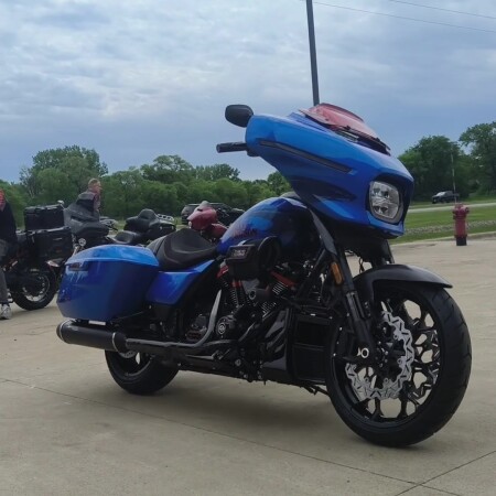 2026 Harley-Davidson® CVO Street Glide ST Electric Coast thumb 3