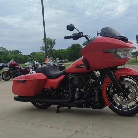 2026 Harley-Davidson® Road Glide® Blood Orange Black Trim thumb 2