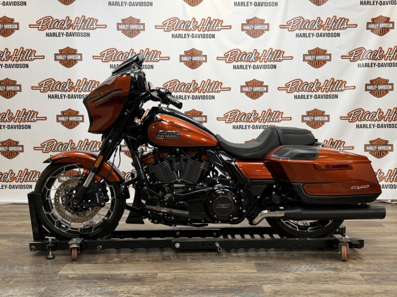 FLHXSE 2023 CVO™ Street Glide®