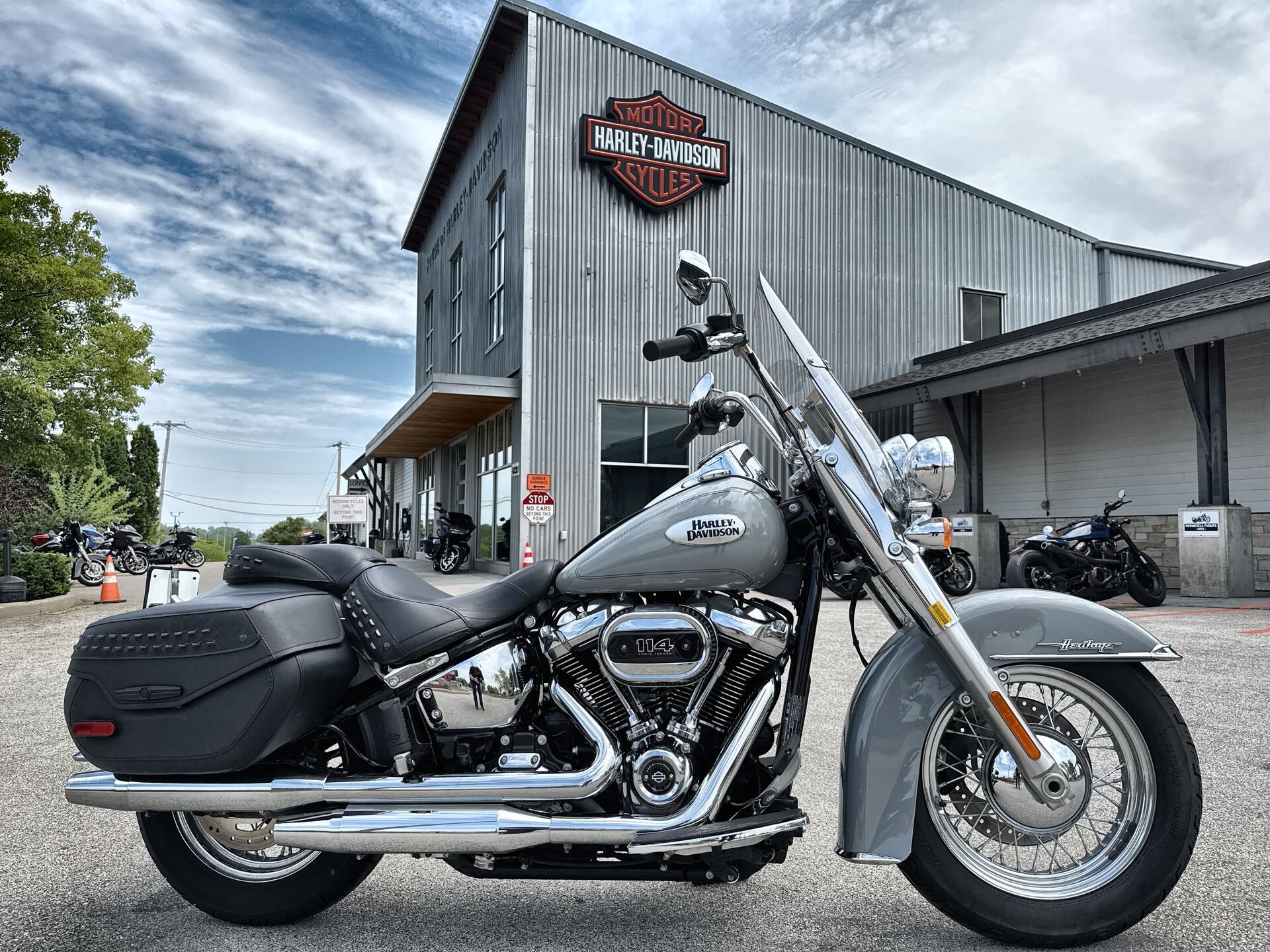 2024 Harley-Davidson® Heritage Classic Billiard Gray