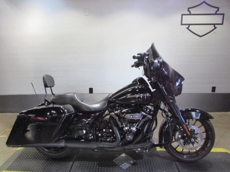 FLHXS 2018 Street Glide® Special