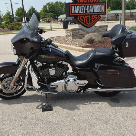 2011 Harley-Davidson® Street Glide® Merlot Sunglo thumb 0