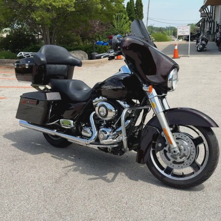2011 Harley-Davidson® Street Glide® Merlot Sunglo thumb 3