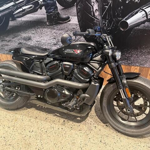 MY25 Harley-Davidson® Sportster™ S RH1250S Vivid Black thumb 1