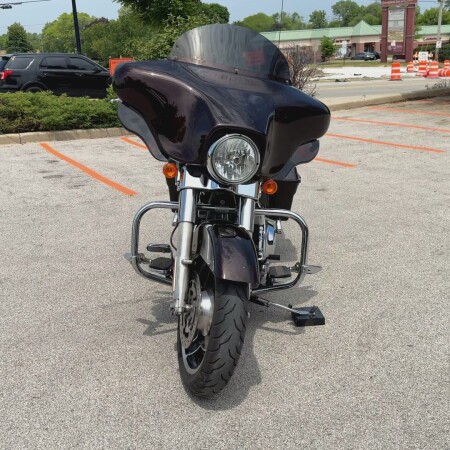 2011 Harley-Davidson® Street Glide® Merlot Sunglo thumb 2