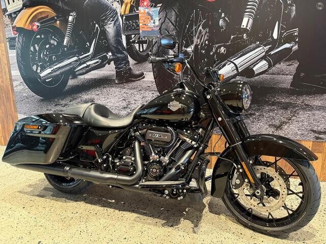 MY25 Harley-Davidson® Road King™ Special FLHRXS Vivid Black 