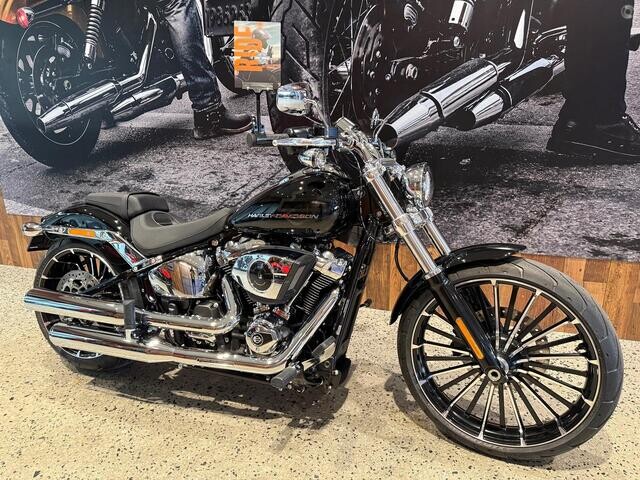 MY26 Harley-Davidson Softail Breakout 117 w/ABS (FXBR) Vivid Black