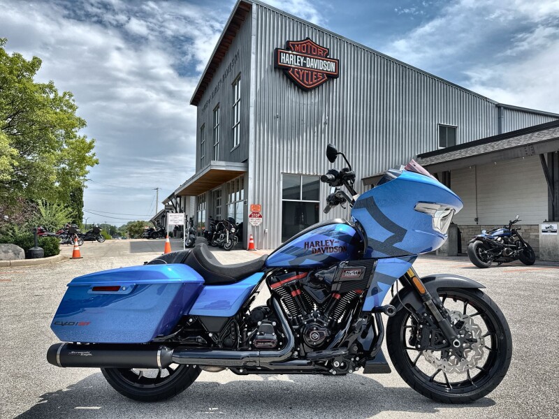 2026 Harley-Davidson® CVO Road Glide ST Electric Coast