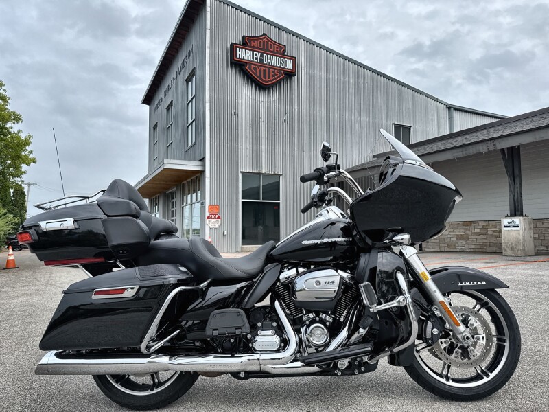 2022 Harley-Davidson® Road Glide® Limited Black