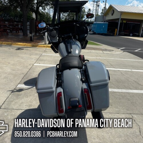 2026 Harley-Davidson® Road Glide™ thumb 2