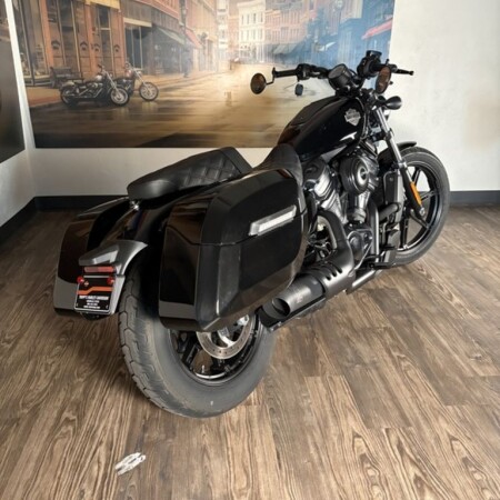 2025 Harley-Davidson® Nightster™ Vivid Black thumb 0