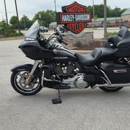 2022 Harley-Davidson® Road Glide® Limited Black thumb 0