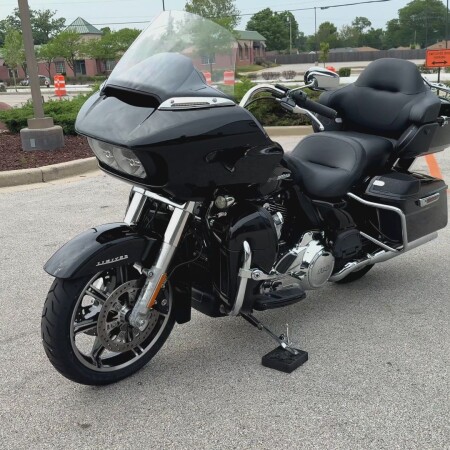 2022 Harley-Davidson® Road Glide® Limited Black thumb 1