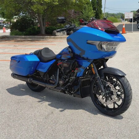 2026 Harley-Davidson® CVO Road Glide ST Electric Coast thumb 3