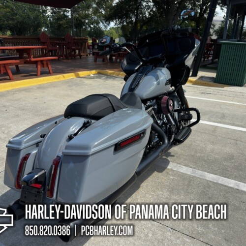 2026 Harley-Davidson® Road Glide™ thumb 3